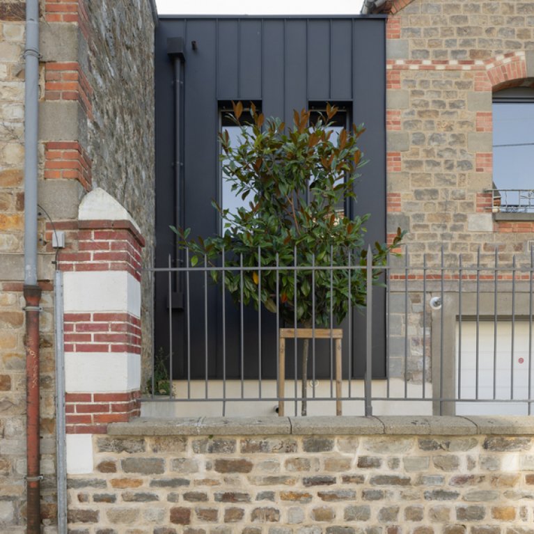 DISCRETION & COCOONING